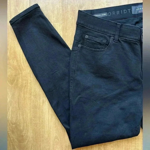 Torrid Bombshell Skinny Premium Stretch High-Rise Jean, Black, Size 18R - Picture 14 of 16